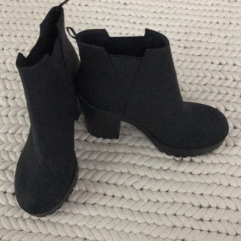 Women’s black heeled boots